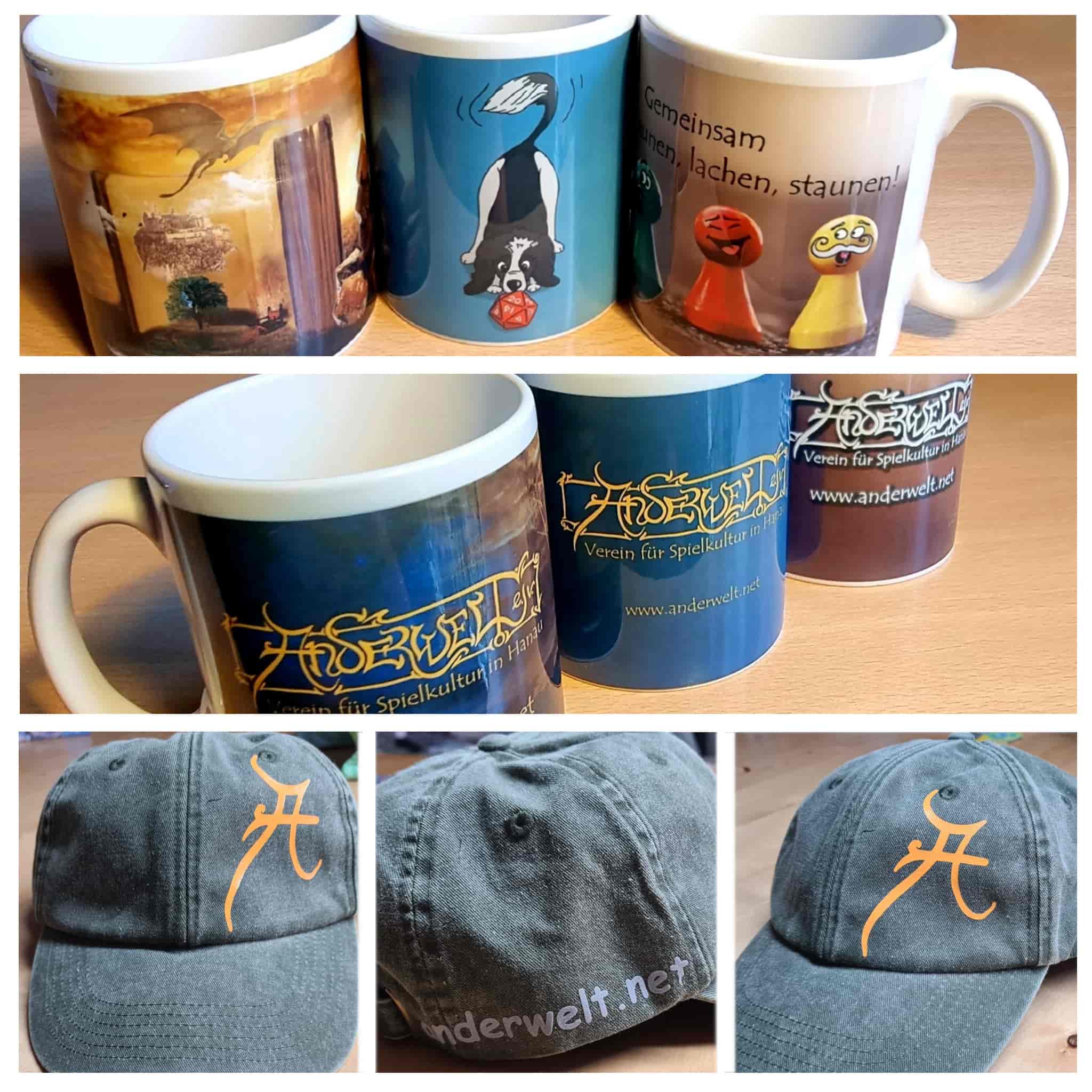 Zusammenschnitt aus mehreren Bildern. Gezeigt sind Tassen mit Anderwelt-Schriftzug und verschiedenen Motiven: Fantasy-Welt, die einem Buch entspringt; Hund Neo, der einen W20 beschnüffelt; Meeple mit Gesichtern. Weiterhin zu sehen ist eine graue Cappy mit orangefarbenen Anderwelt-A vorne und Web-Adresse hinten.
